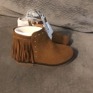 **New**🔥Children’s place fringe/studded boots.
